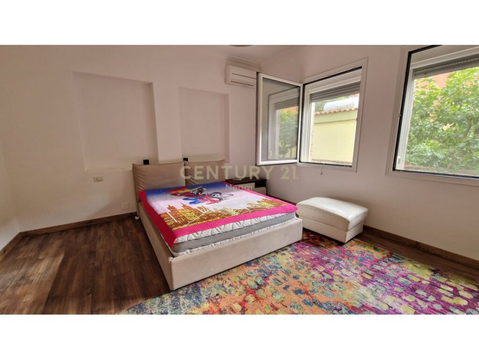 Tirane, shes Vile 3 Katshe , 504 m² 649.000 € (Rruga e Kavajës)