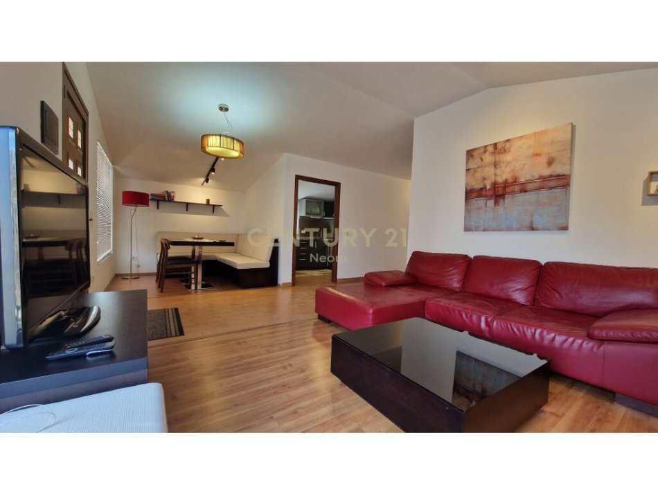 Tirane, shes Vile 3 Katshe , 504 m² 649.000 € (Rruga e Kavajës)