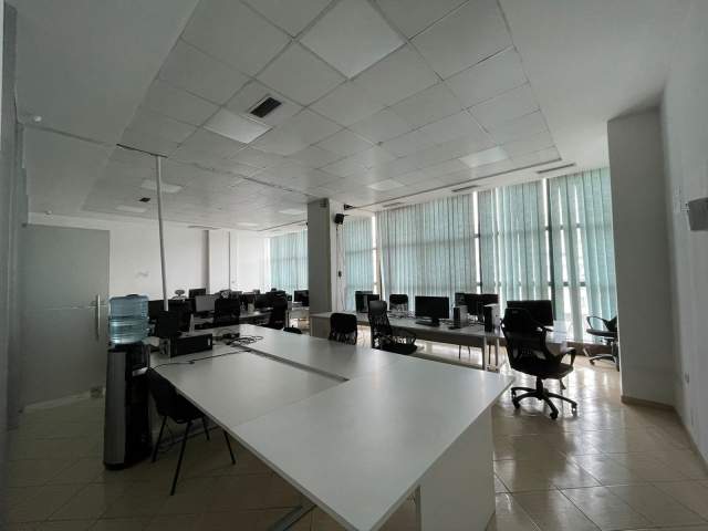 Tirane, shitet dyqan Kati 2, 210 m² 1.650 Euro/m2 (Rruga Frang Bardhi)
