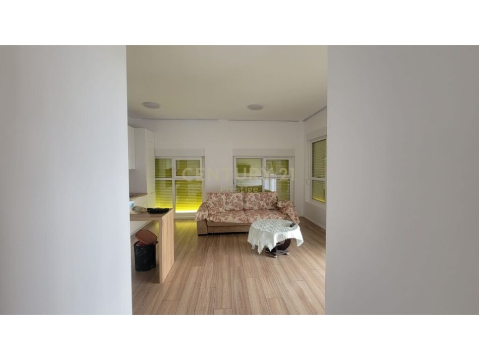 Tirane, jepet me qera apartament 2+1 Kati 4, 85 m² 450 € (ali dem)