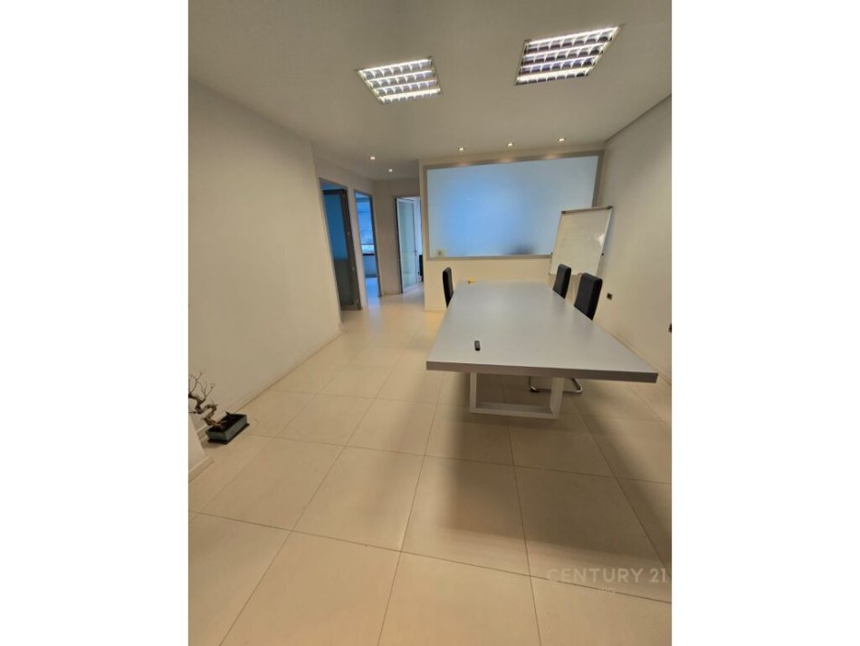 Tirane, shitet apartament 3+1 Kati 2, 91 m² 350.000 € (liceu artistik)