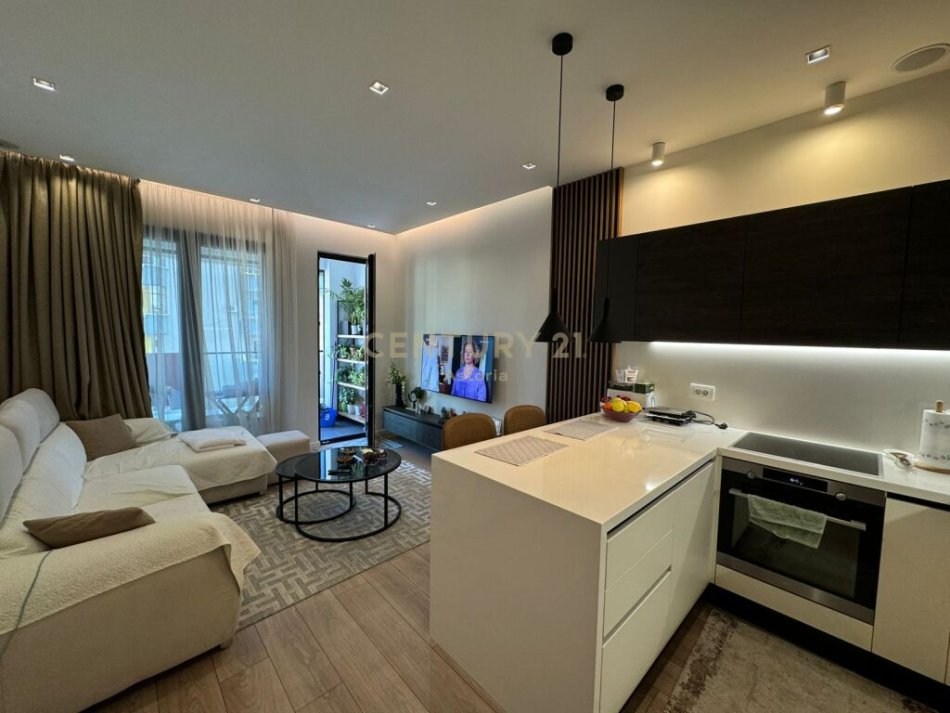 Tirane, shes apartament 2+1+Post Parkimi+Ballkon , 89 m² 270.000 € (Square 21, Rruga e Kavajës)
