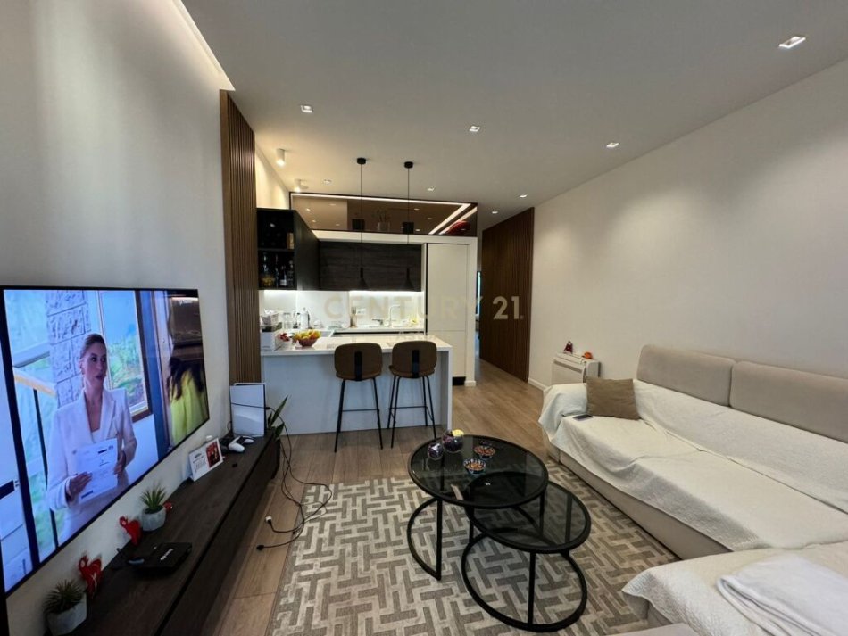 Tirane, shes apartament 2+1+Post Parkimi+Ballkon , 89 m² 270.000 € (Square 21, Rruga e Kavajës)