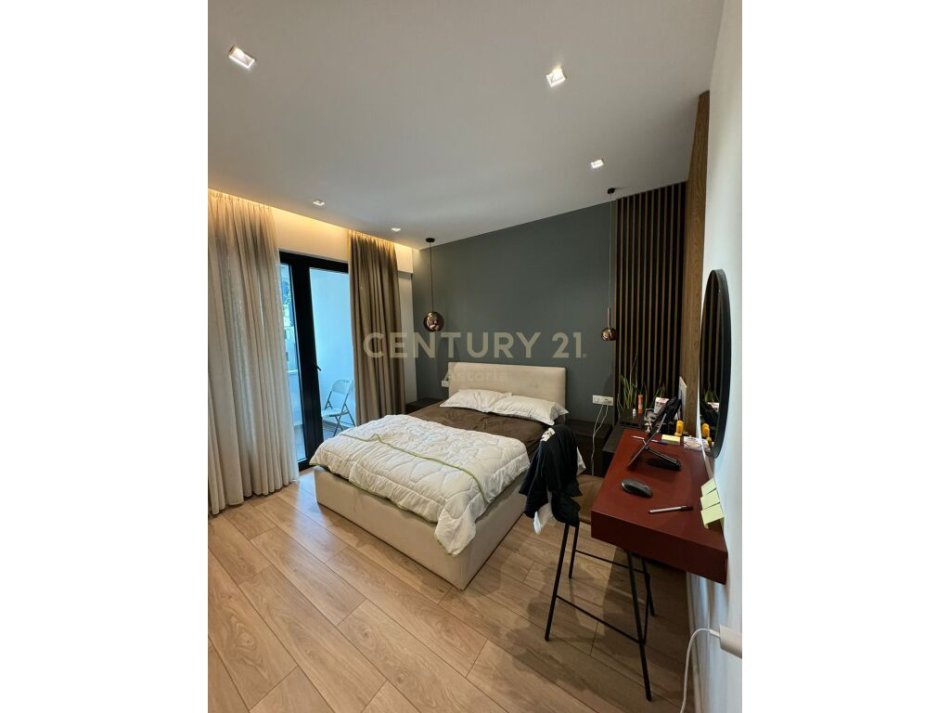 Tirane, shes apartament 2+1+Post Parkimi+Ballkon , 89 m² 270.000 € (Square 21, Rruga e Kavajës)
