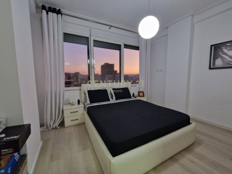 Tirane, shes apartament 1+1+Ballkon Kati 5, 77 m² 139.000 € (Laprake)