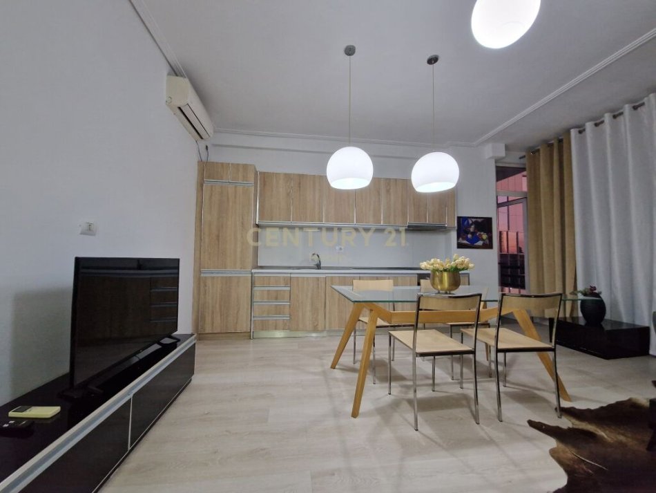 Tirane, shes apartament 1+1+Ballkon Kati 5, 77 m² 139.000 € (Laprake)