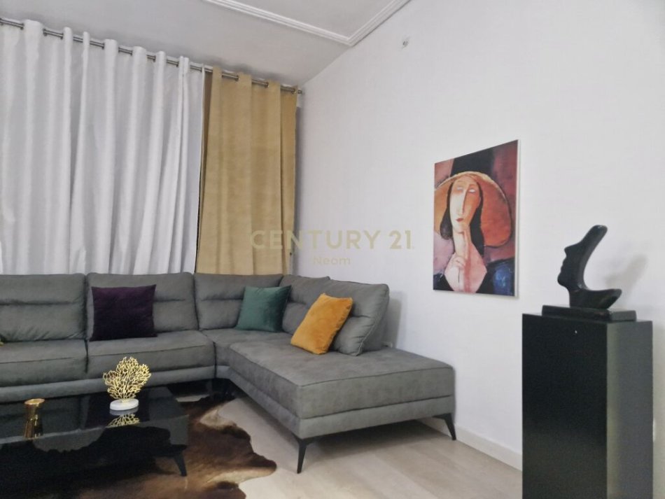 Tirane, shitet apartament 1+1 Kati 5, 77 m² 139.000 € (laprake)