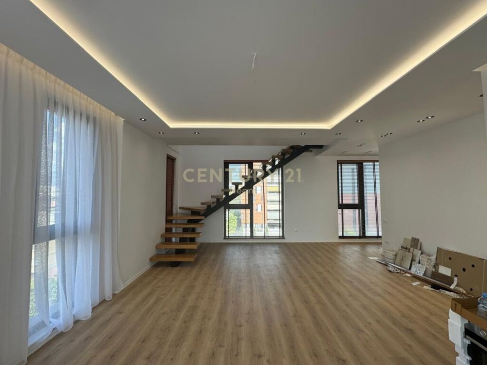 Tirane, shes apartament 3+1+2 , 179 m² 300.000 € (Ali Demi)