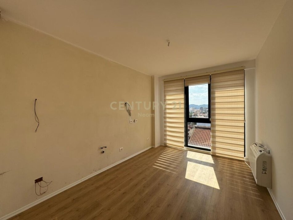 Tirane, shes apartament 3+1+2 , 179 m² 300.000 € (Ali Demi)
