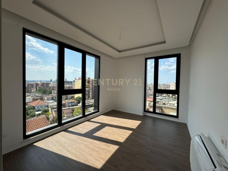 Tirane, shes apartament 3+1+2 , 179 m² 300.000 € (Ali Demi)