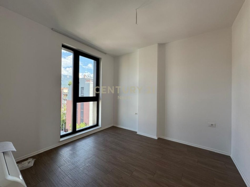 Tirane, shes apartament 3+1+2 , 179 m² 300.000 € (Ali Demi)
