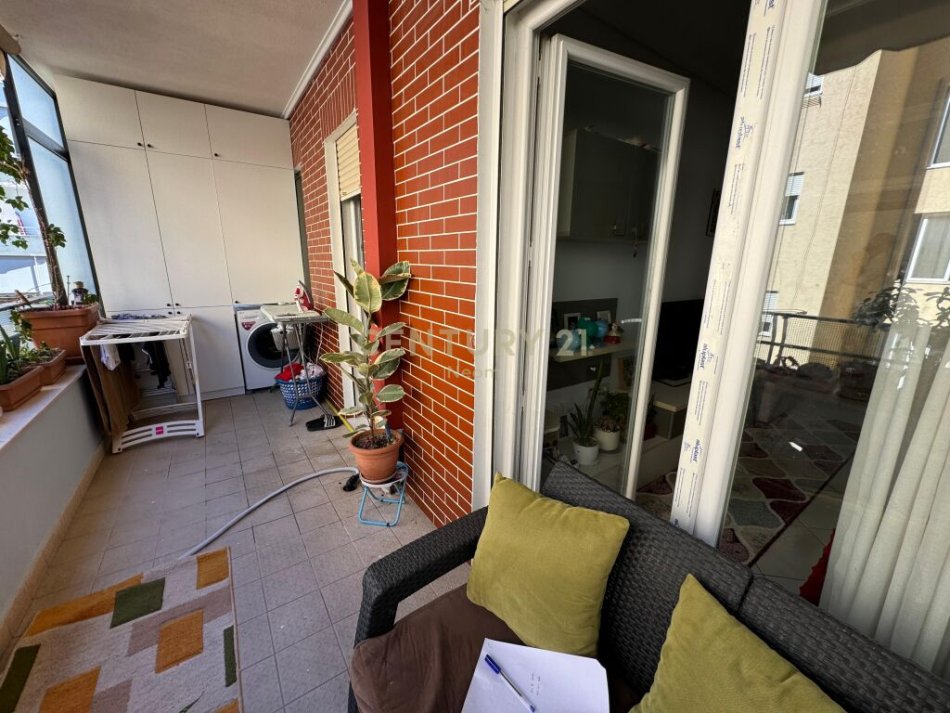 Tirane, shes apartament 1+1+Ballkon , 73 m² 135.000 € (Kodra e Diellit)