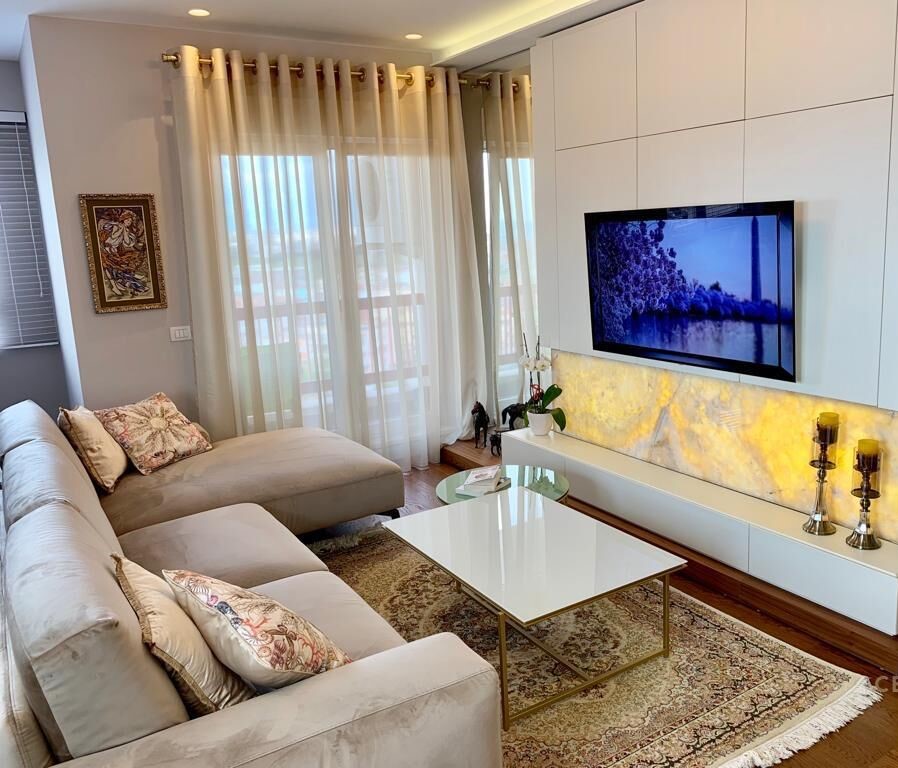 Tirane, jepet me qera 2+1 Kati 11, 90 m² 1.100 € 