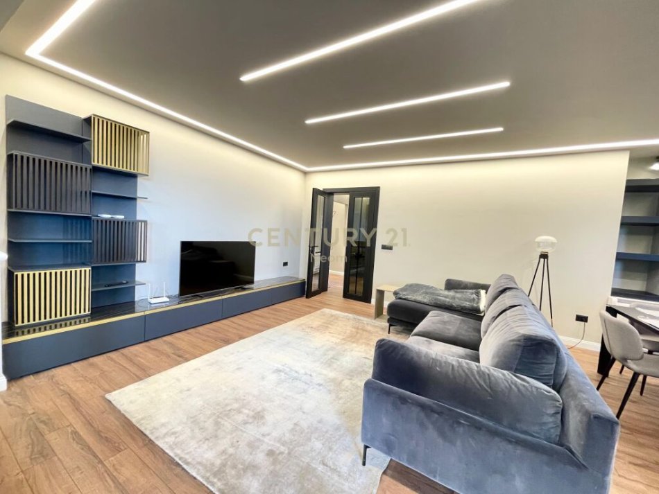 Tirane, jap me qera apartament 3+1+3 +2 POSTE PARKIMI , 175 m² 2.500 € (Qendra Tregtare TEG)
