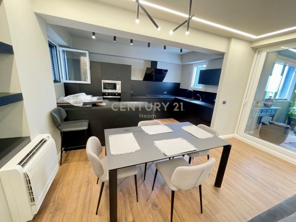 Tirane, jap me qera apartament 3+1+3 +2 POSTE PARKIMI , 175 m² 2.500 € (Qendra Tregtare TEG)