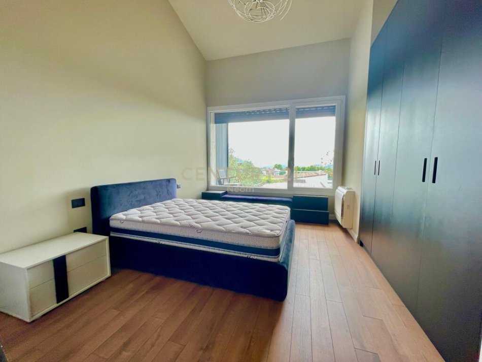 Tirane, jap me qera apartament 3+1+3 +2 POSTE PARKIMI , 175 m² 2.500 € (Qendra Tregtare TEG)