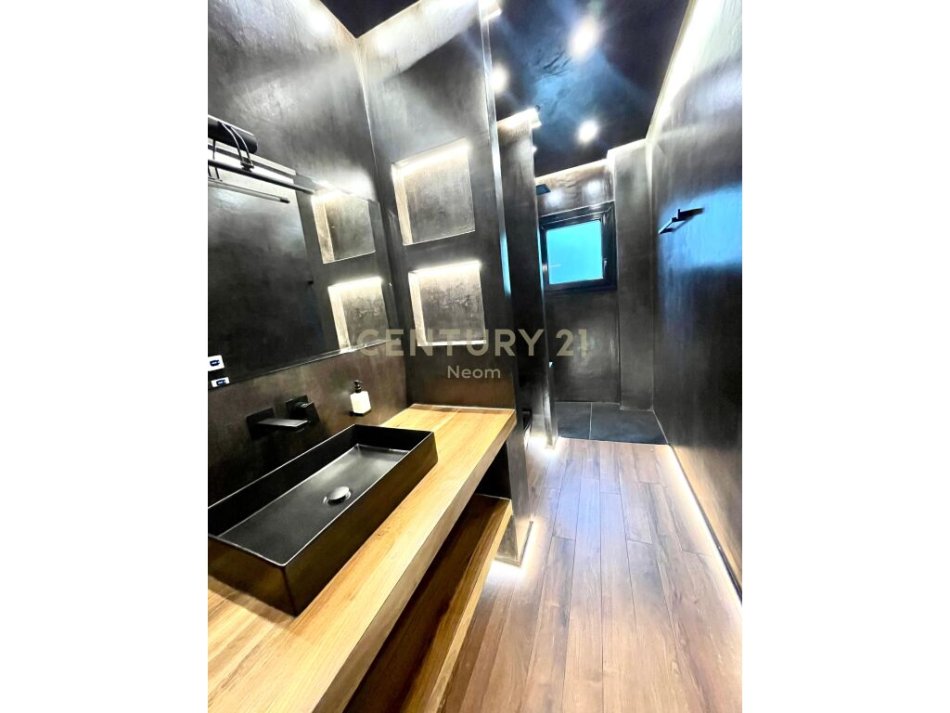 Tirane, jap me qera apartament 3+1+3 +2 POSTE PARKIMI , 175 m² 2.500 € (Qendra Tregtare TEG)