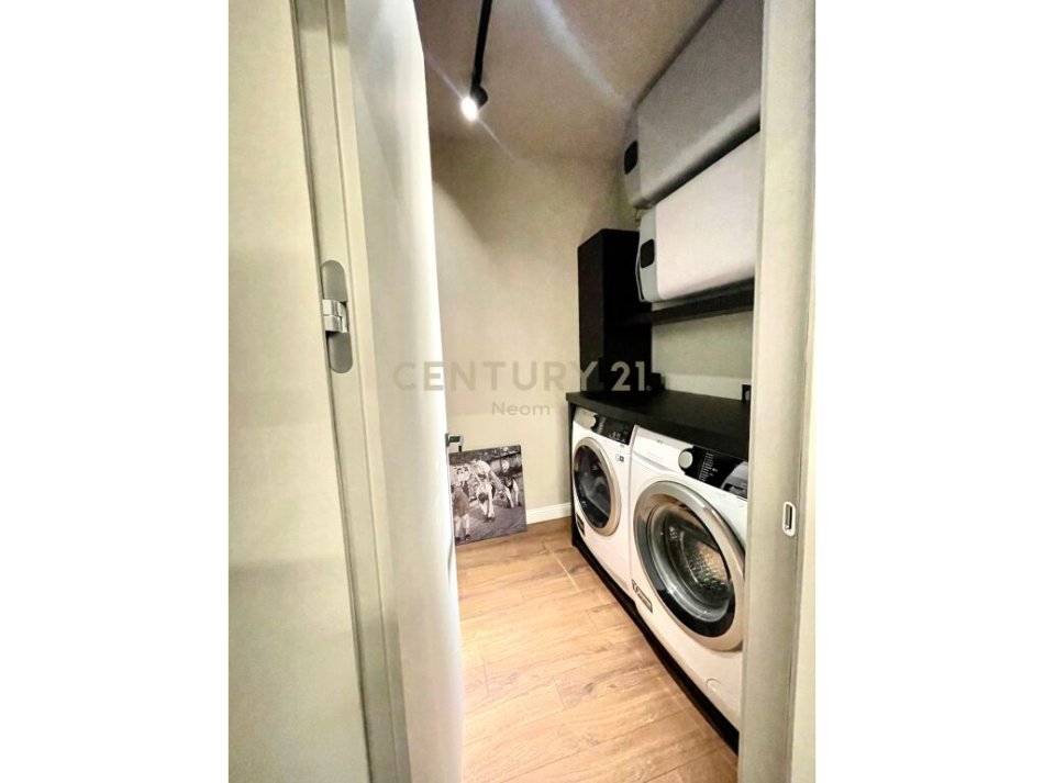 Tirane, jap me qera apartament 3+1+3 +2 POSTE PARKIMI , 175 m² 2.500 € (Qendra Tregtare TEG)