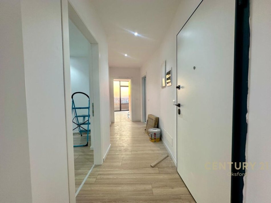 Tirane, shitet apartament 2+1 Kati 9, 133 m² 400.000 € (liqeni)