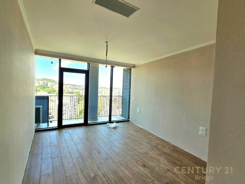 Tirane, jap me qera zyre , 82 m² 900 € (Lake View Residences, Liqeni i Tiranës)