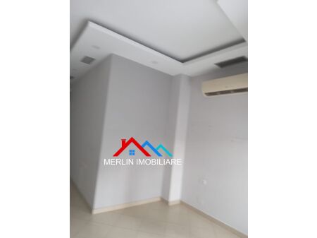 Tirane, jepet me qera ambjent biznesi Kati 1, 45 m² 300 € (BULEVARDI BAJRAM CURRI)