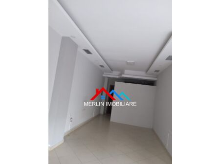 Tirane, jepet me qera ambjent biznesi Kati 1, 45 m² 300 € (BULEVARDI BAJRAM CURRI)