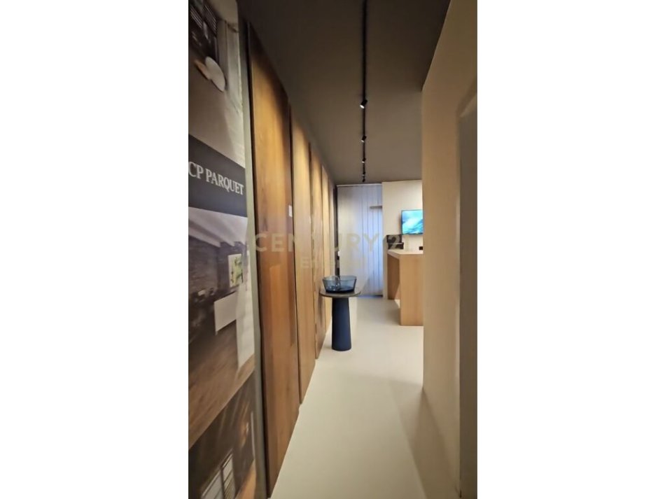 Tirane, shes ambjent biznesi , 132 m² 499.000 € (Ish Blloku)