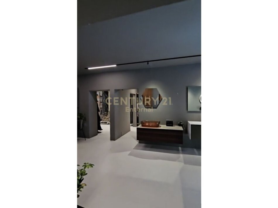 Tirane, shes ambjent biznesi , 132 m² 499.000 € (Ish Blloku)