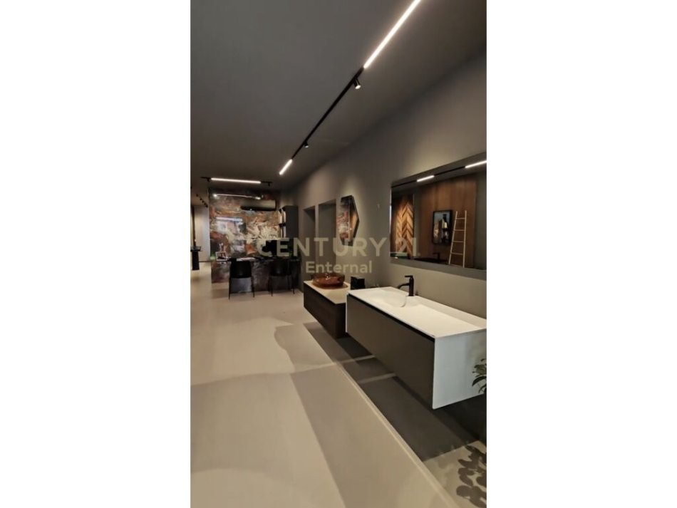 Tirane, shes ambjent biznesi , 132 m² 499.000 € (Ish Blloku)