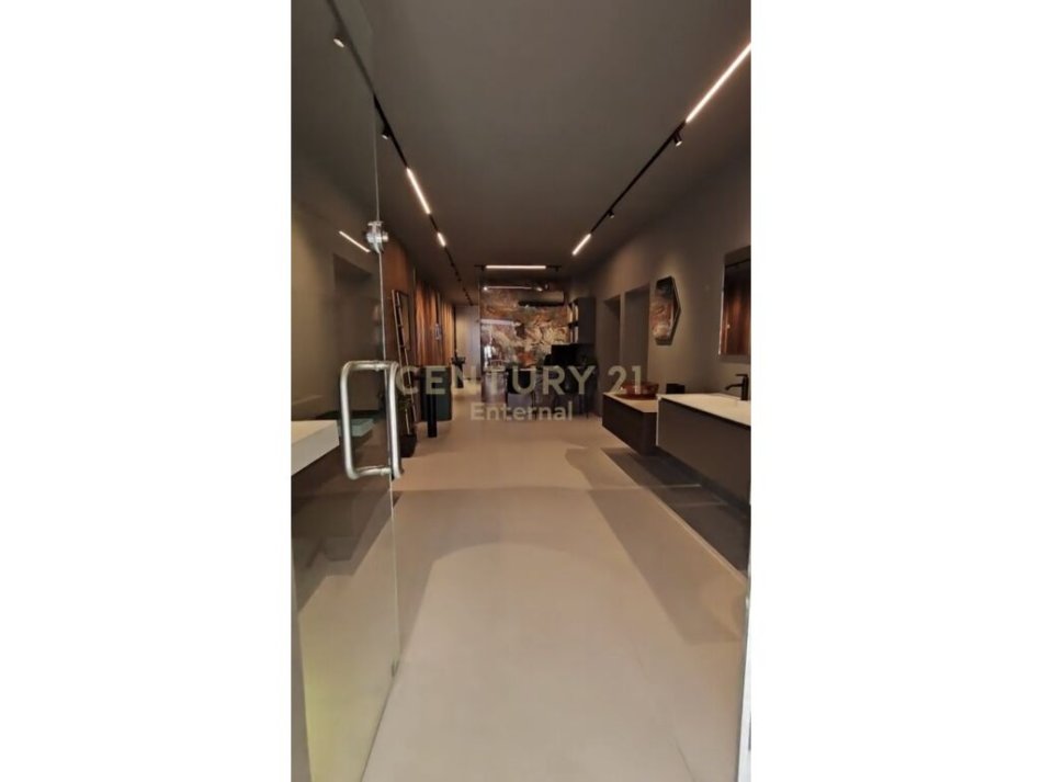 Tirane, shes ambjent biznesi , 132 m² 499.000 € (Ish Blloku)