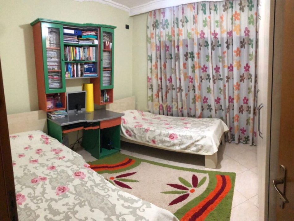 Tirane, jepet me qera apartament 1+1 Kati 8, 60 m² 550 € (Komuna e parisit)