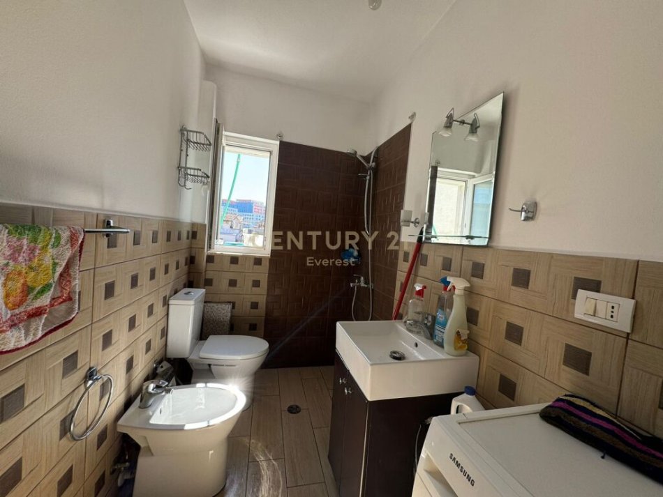 Tirane, shitet apartament 1+1 Kati 3, 43 m² 73.000 € (Ali Demi)
