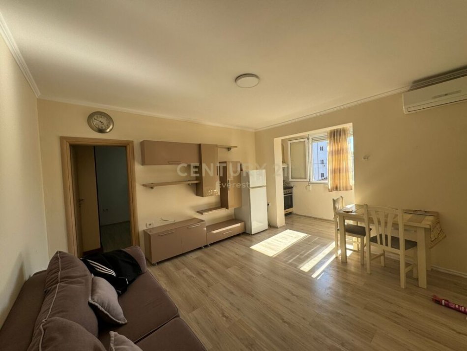 Tirane, shitet apartament 1+1 Kati 3, 43 m² 73.000 € (Ali Demi)