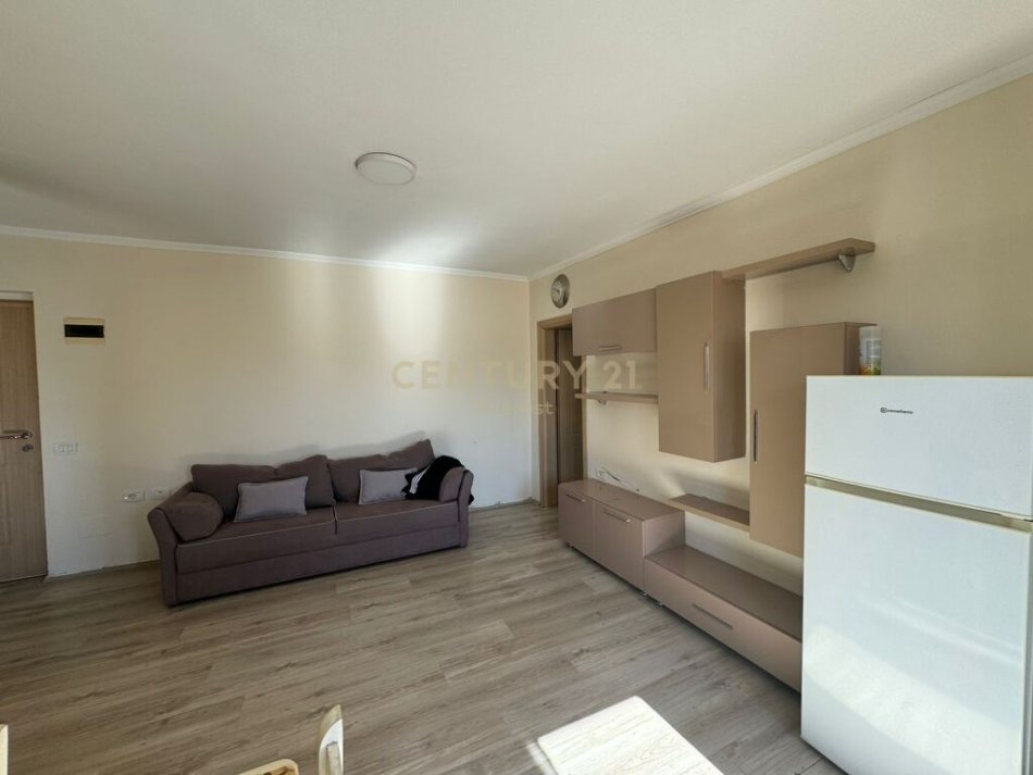 Tirane, shitet apartament 1+1 Kati 3, 43 m² 73.000 € (Ali Demi)