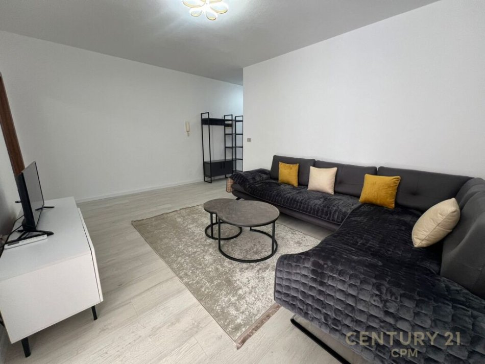 Tirane, jap me qera apartament 1+1+Ballkon , 64 m² 650 € (Komuna e Parisit)