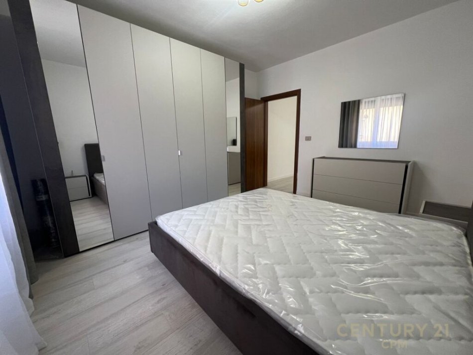 Tirane, jap me qera apartament 1+1+Ballkon , 64 m² 650 € (Komuna e Parisit)