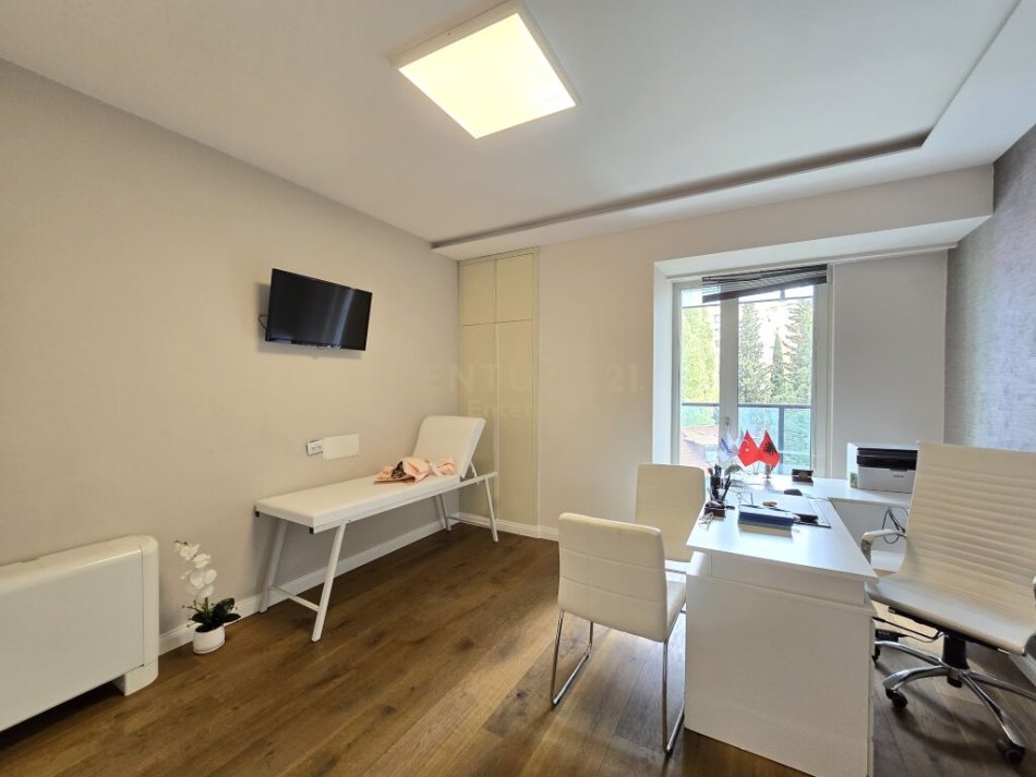 Tirane, jepet me qera apartament 1+1 Kati 3, 70 m² 650 € 