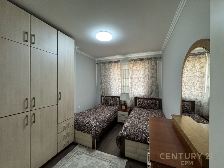 Tirane, shes apartament 2+1+Ballkon , 113 m² 315.000 € (Selvia, Rruga Barrikadave)