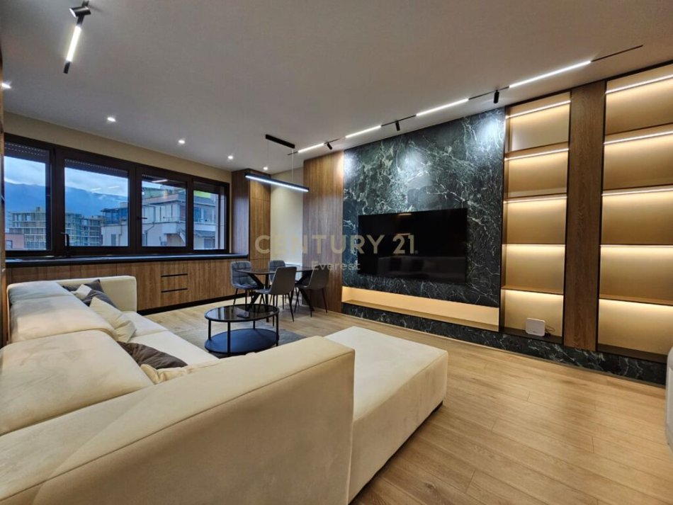 Tirane, jepet me qera apartament 2+1 Kati 8, 117 m² 1.600 € (qqender)
