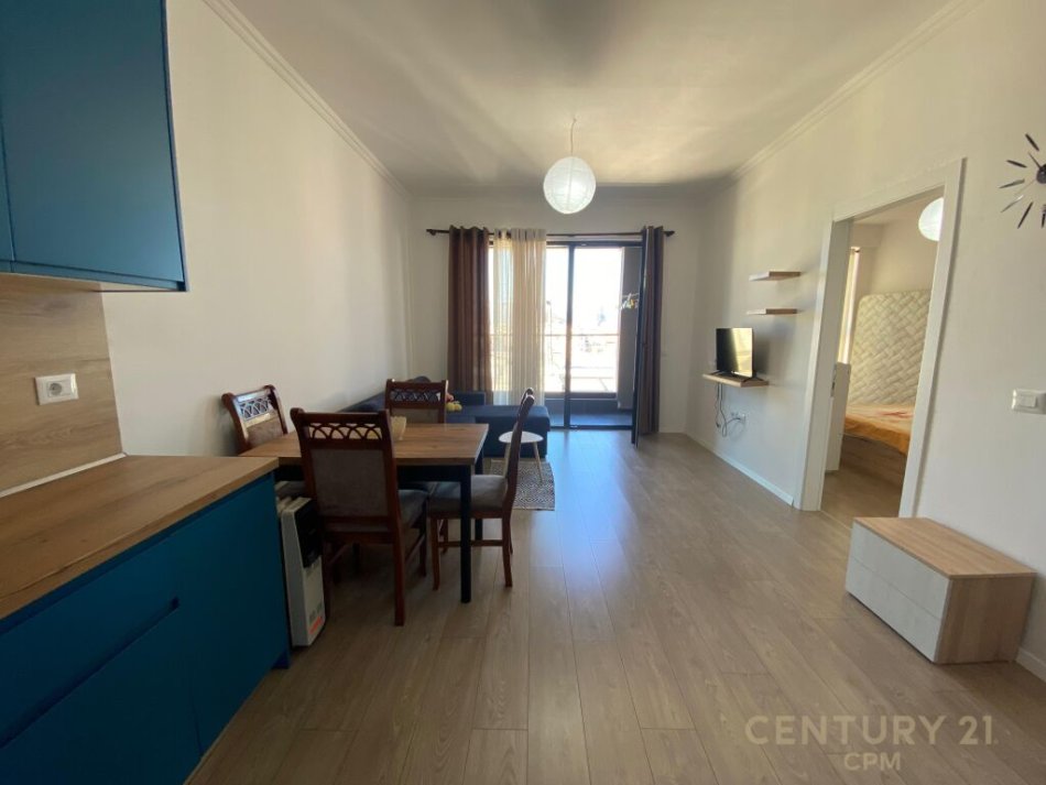 Tirane, jepet me qera apartament 1+1 Kati 7, 70 m² 700 € (komuna e parisit)