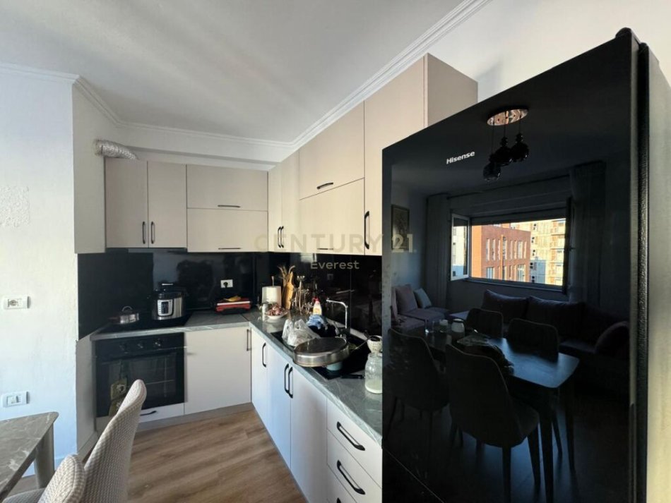 Tirane, shitet apartament 1+1 Kati 7, 65 m² 110.000 € (Bulevardi i Ri)