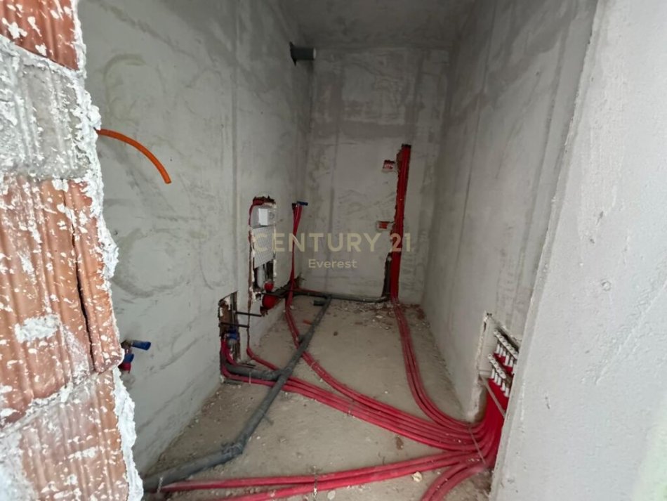Tirane, shitet apartament 1+1 Kati 5, 57 m² 78.000 € 