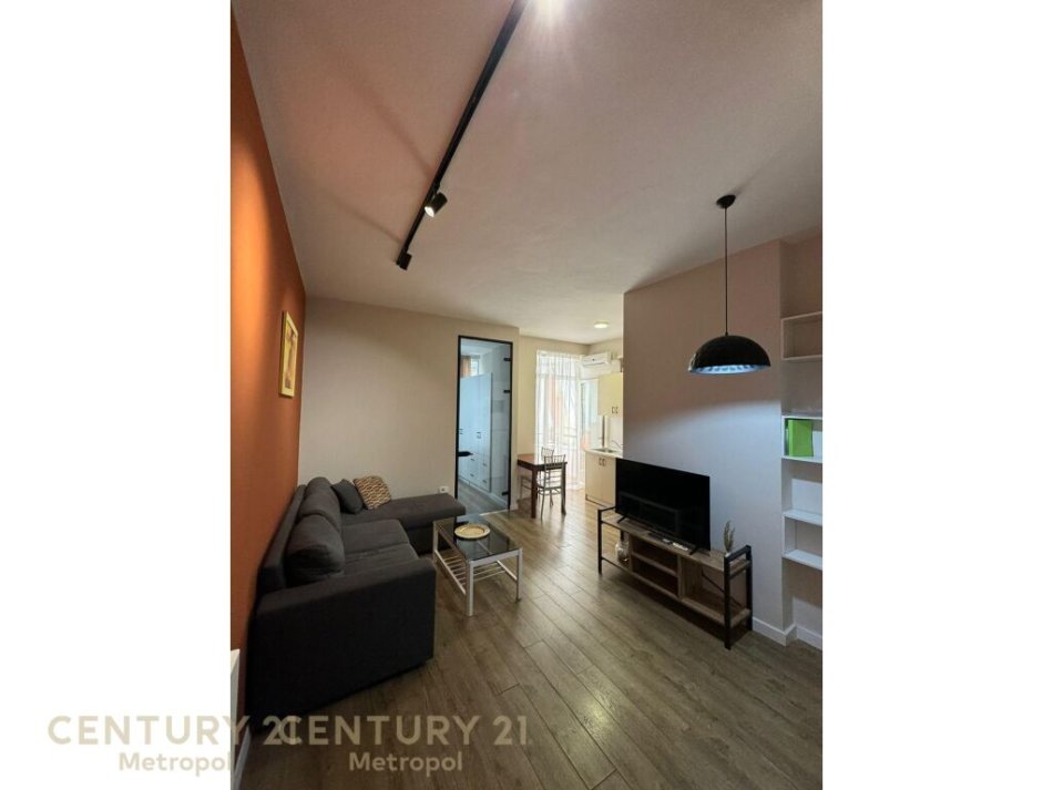Tirane, jepet me qera apartament 1+1 Kati 3, 40 m² 500 € (liqeni i thate)