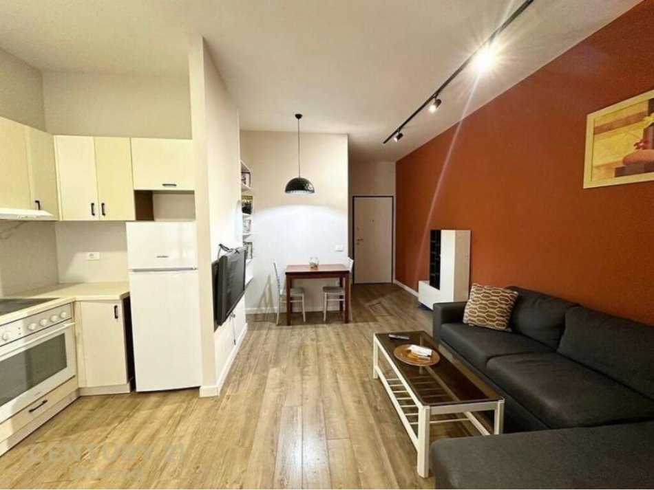 Tirane, jepet me qera apartament 1+1 Kati 3, 40 m² 500 € (liqeni i thate)