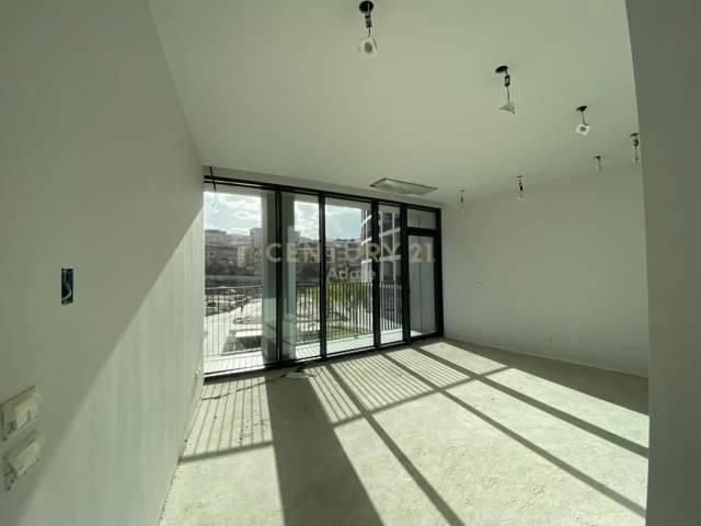 Tirane, jap me qera zyre Kati 1, 104 m² 1.200 Euro (Liqeni i Tiranes)