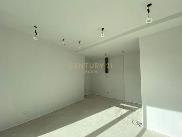 Tirane, jap me qera zyre Kati 1, 104 m² 1.200 Euro (Liqeni i Tiranes)