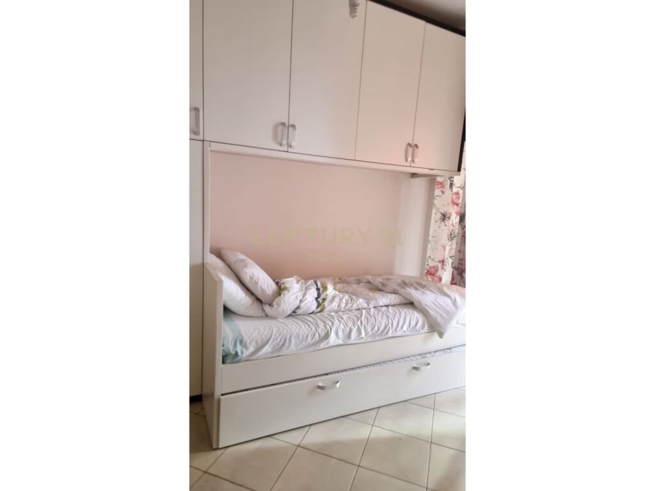 Tirane, shitet apartament 1+1 Kati 2, 76 m² 90.000 € (yzberisht)