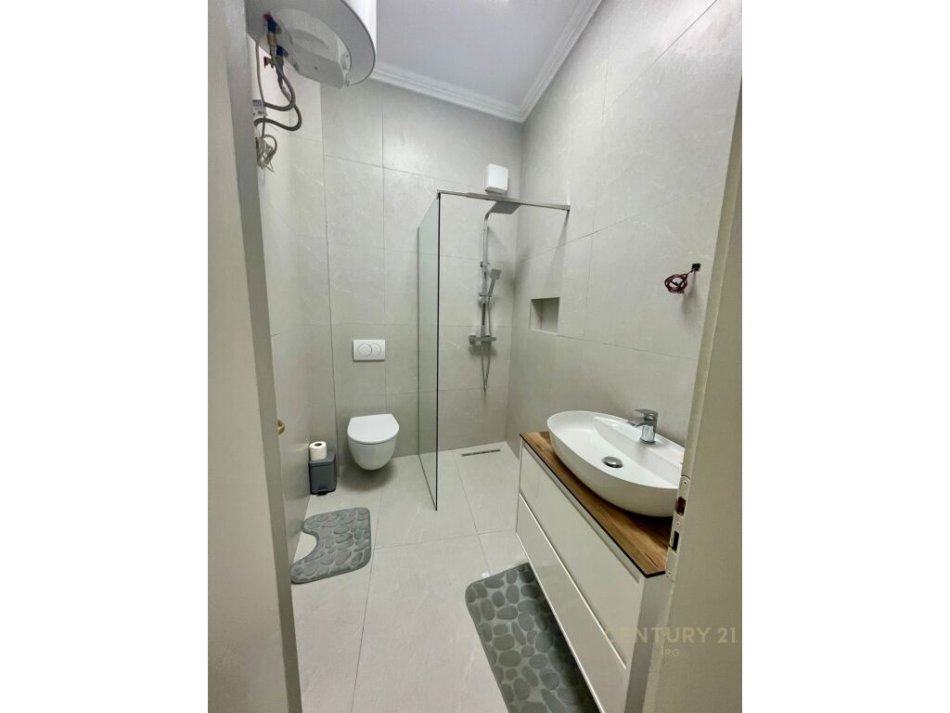 Tirane, jepet me qera apartament 2+1 Kati 4, 91 m² 700 € (pallatet agimi)