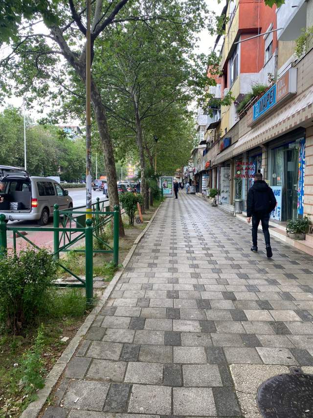 Tirane, shitet dyqan Kati 0, 47 m² 282.000 Euro (Rruga e Kavajes)