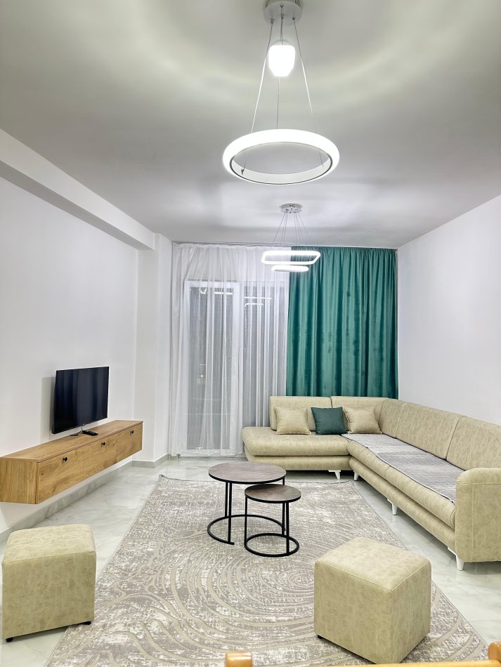 Tirane, jepet me qera apartament 2+1 Kati 8, 110 m² 600 € (astir)